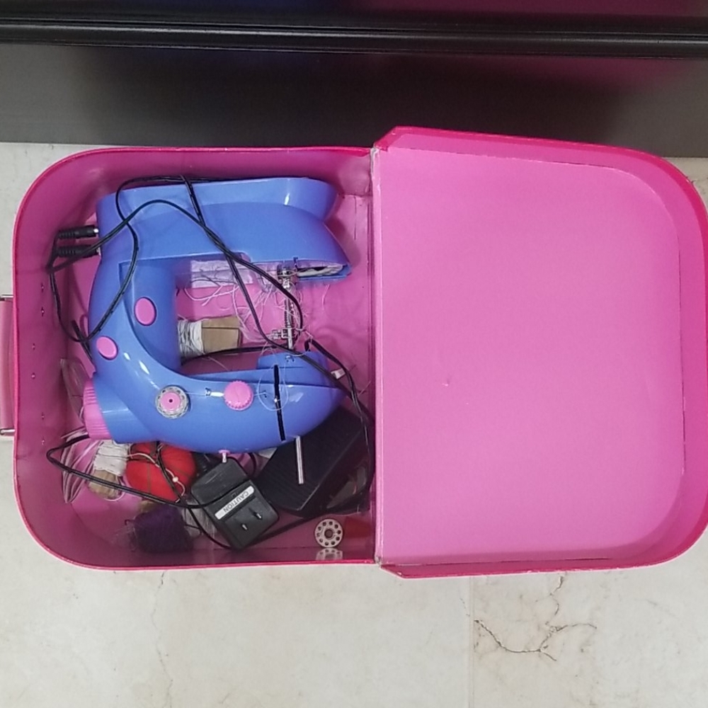 Kids Sewing Machine - Picture 7 of 10